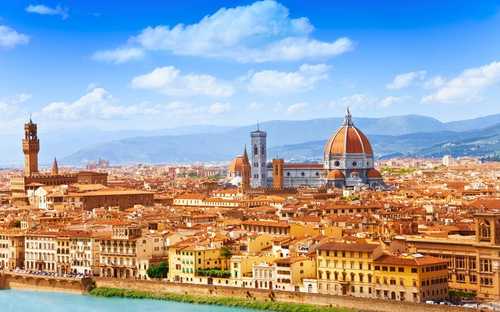 Autobus panoramico davanti al Duomo di Firenze