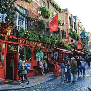 Hop on the open-top bus in Dublin, Ireland – Discover top attractions, monuments, and hidden gems with a hop-on hop-off tour in 2025