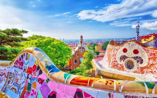Autobus panoramico davanti alla Sagrada Família a Barcellona